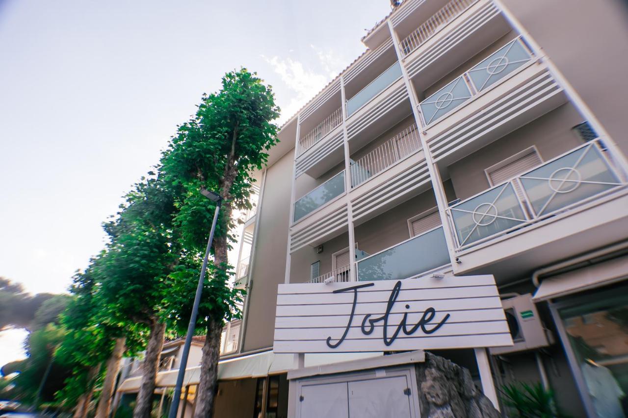 Jolie