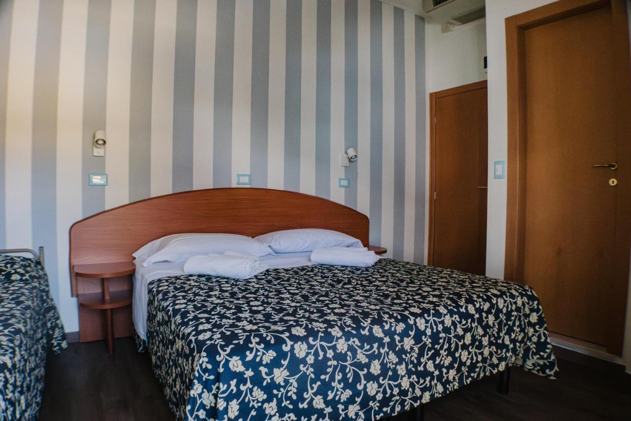 Jolie Hotel