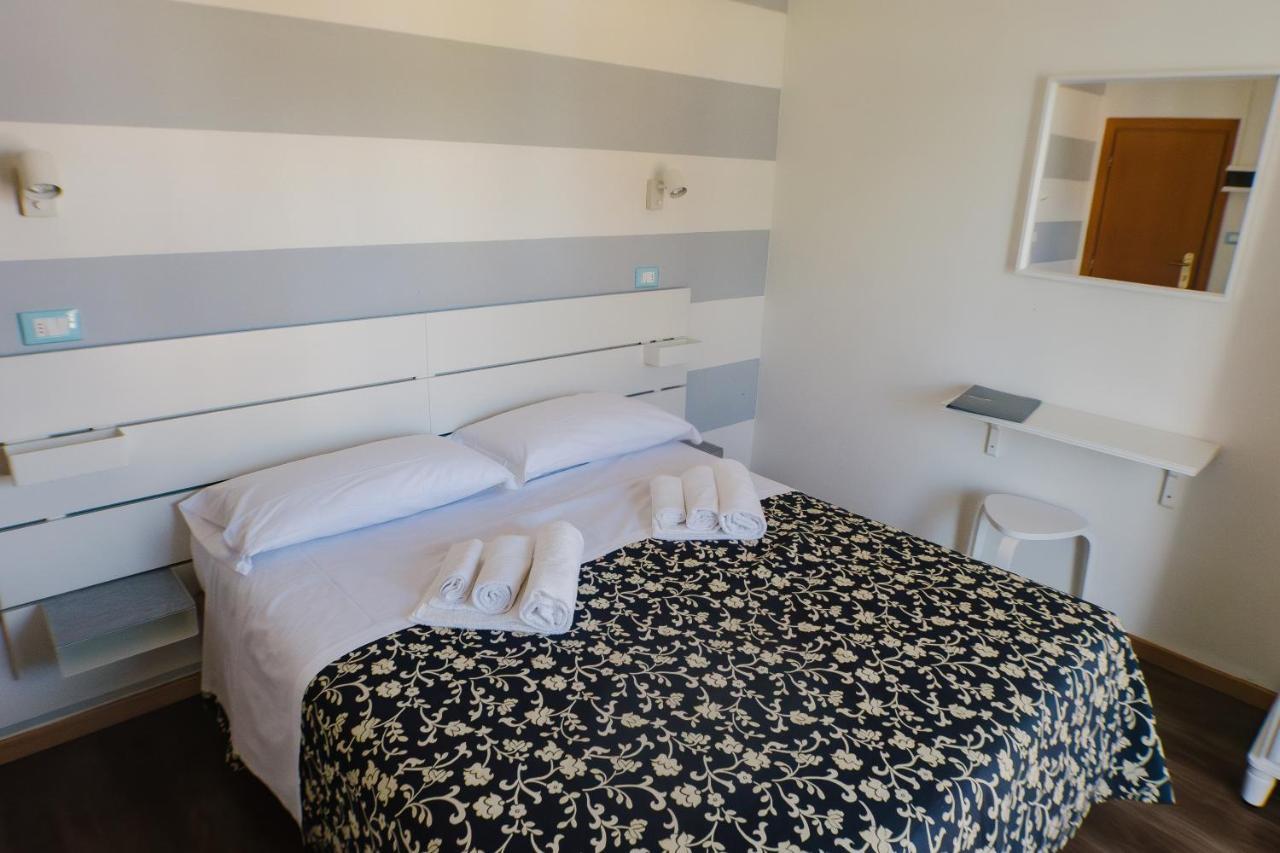 Jolie Hotel
